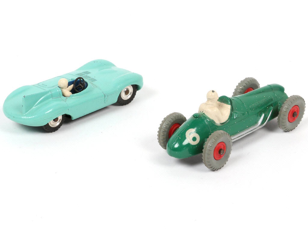 Lot 342 - DINKY TOYS (GB) (2)