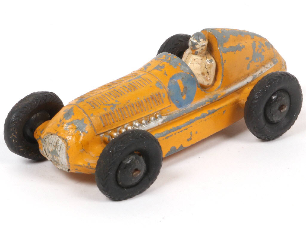 Lot 332 - DINKY TOYS (GB) (1)