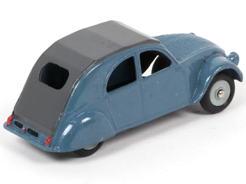 Lot 358 - DINKY TOYS (FRANCE) (1)