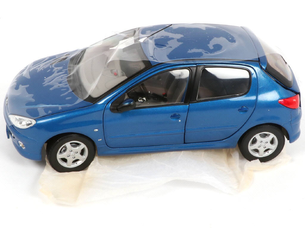 Lot 39 - DIVERS (CHINE) (2)