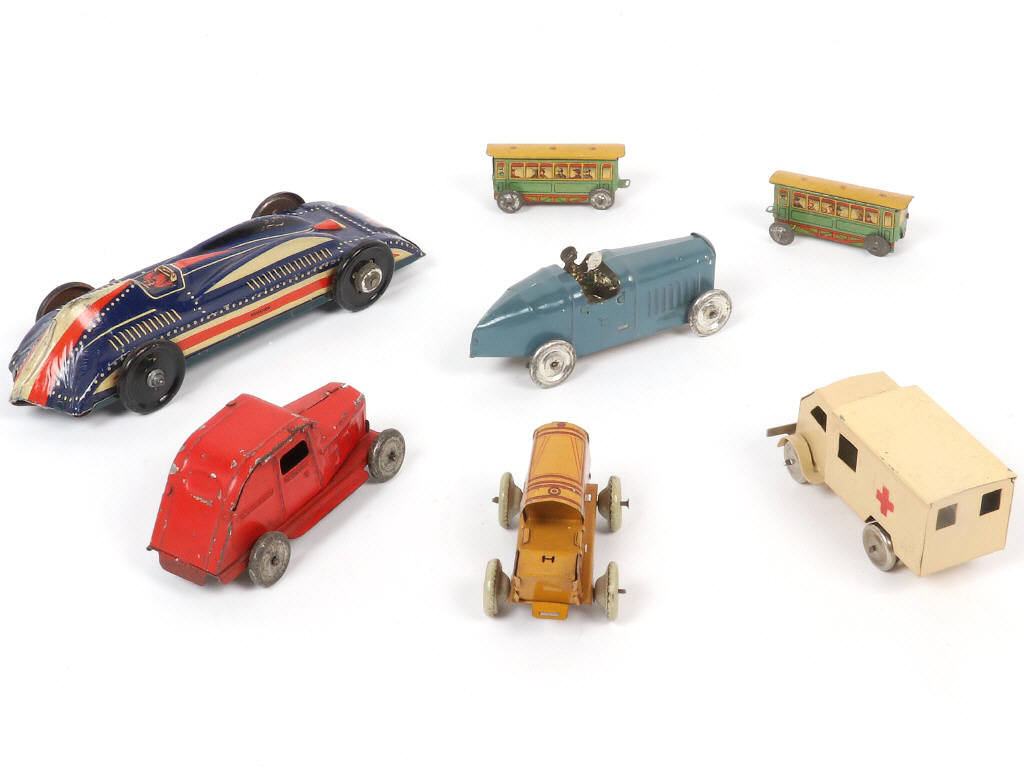 Lot 157 - DIVERS (7)