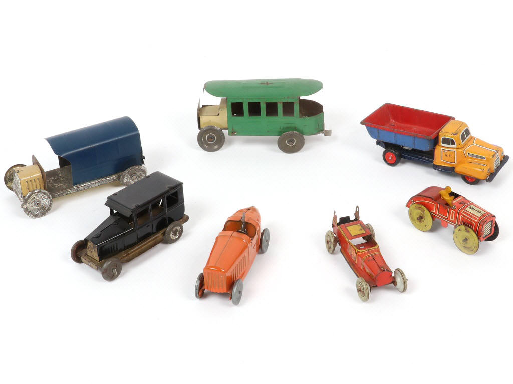 Lot 158 - DIVERS (7)