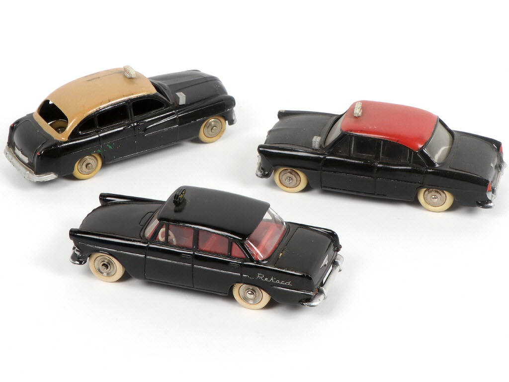 Lot 358 - DINKY TOYS (FRANCE) (3)