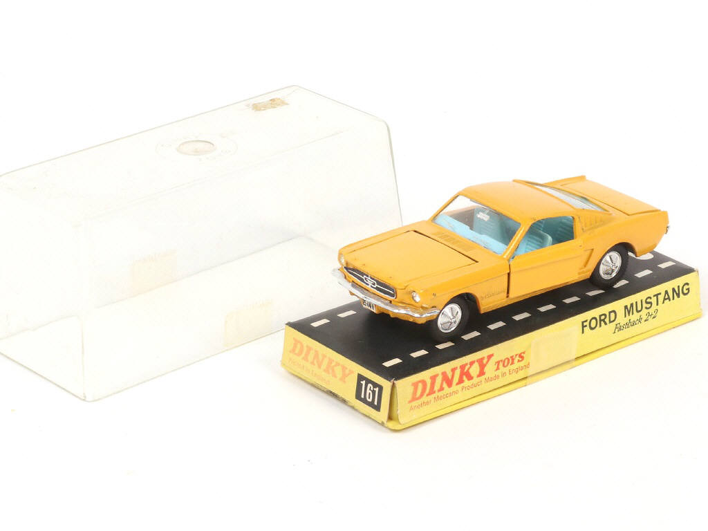 Lot 215 - DINKY TOYS (GB) (1)