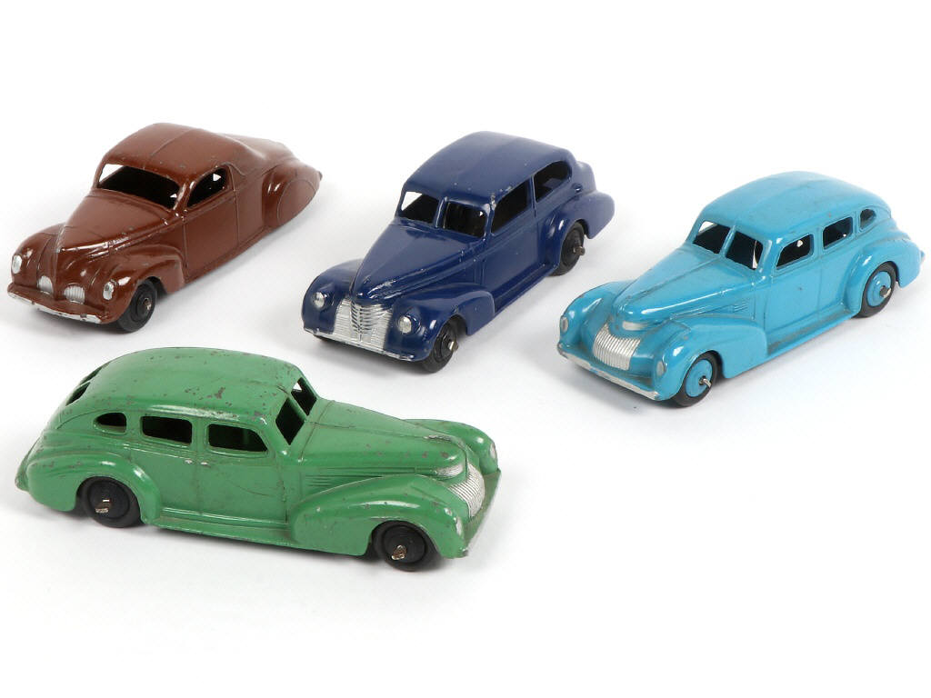 Lot 260 - DINKY TOYS (GB) (4)