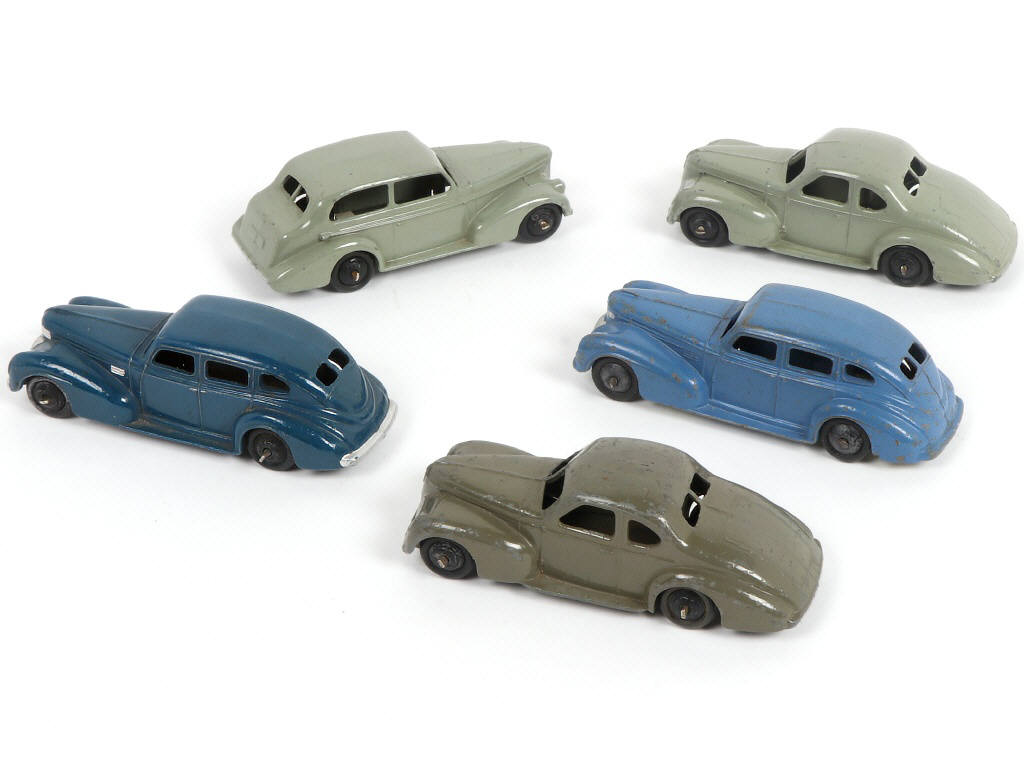 Lot 262 - DINKY TOYS (GB) (5)