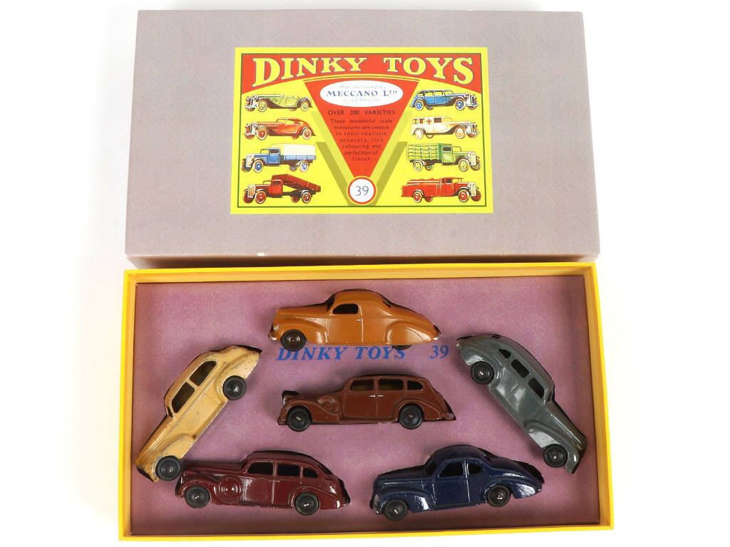 Lot 263 - DINKY TOYS (GB) (1)