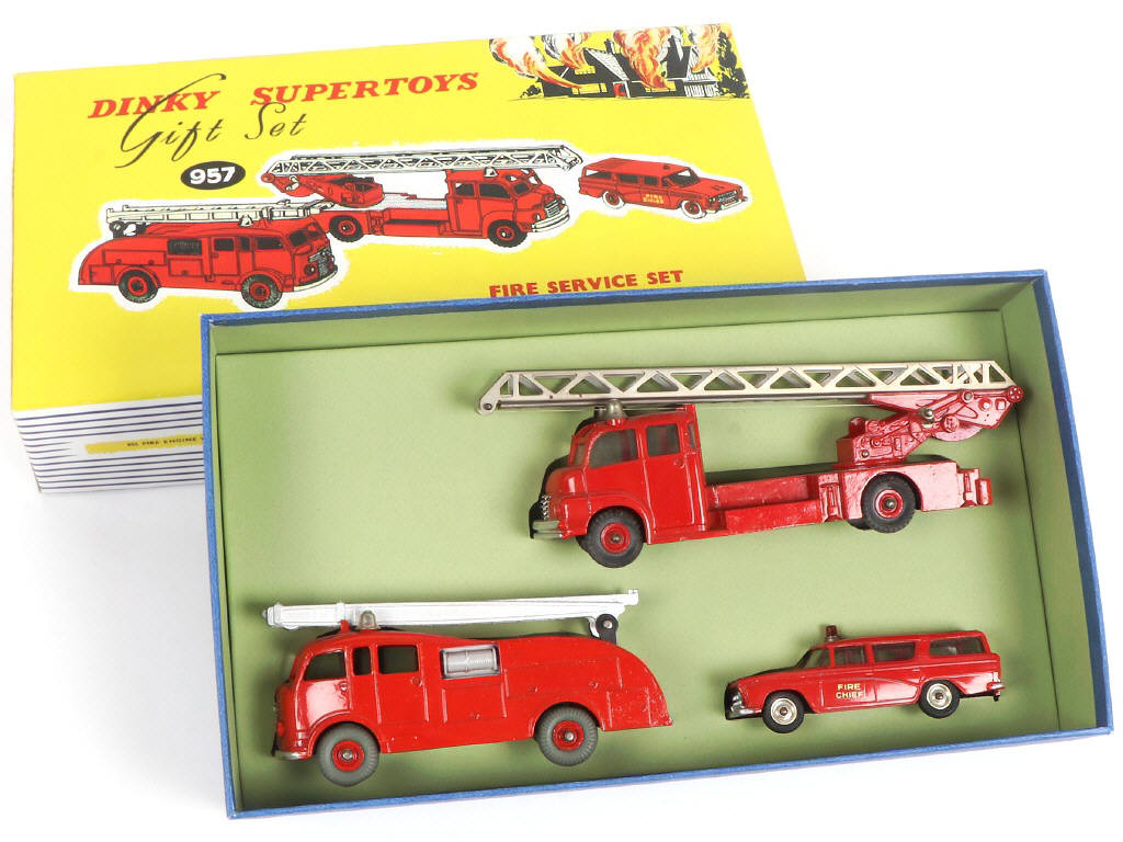 Lot 264 - DINKY TOYS (GB) (1)