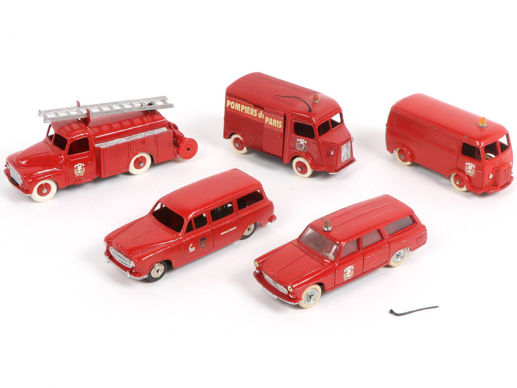 Lot 330 - DINKY TOYS (FRANCE) (1)