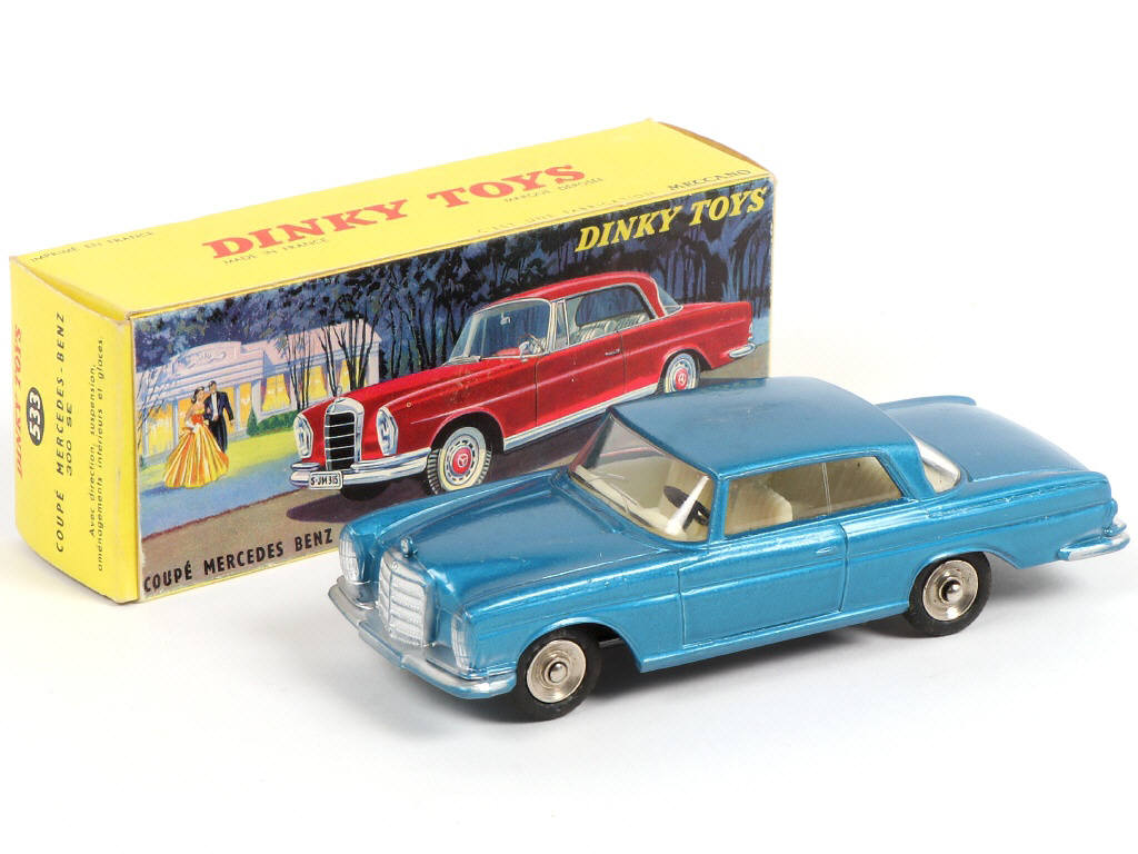 Lot 323 - DINKY TOYS (FRANCE) (1)