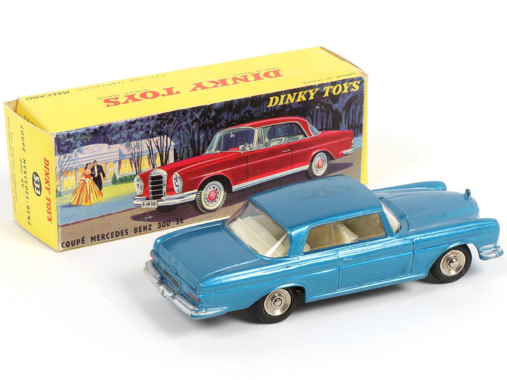 Lot 323 - DINKY TOYS (FRANCE) (1)