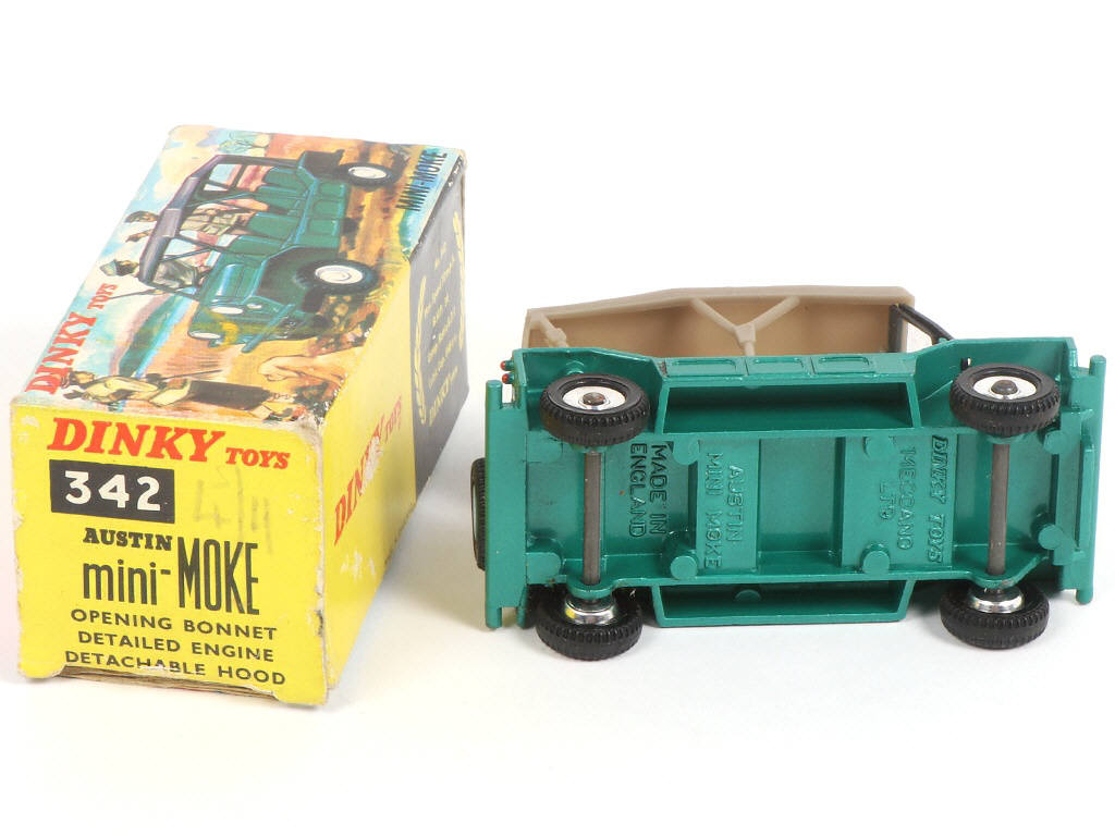 Lot 213 - DINKY TOYS (GB) (1)