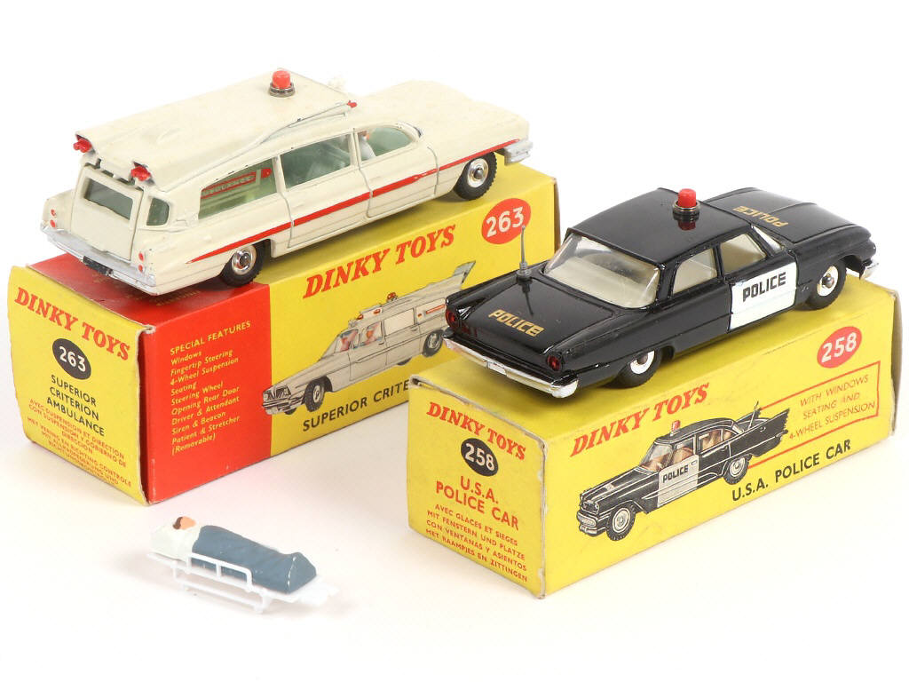 Lot 266 - DINKY TOYS (GB) (2)