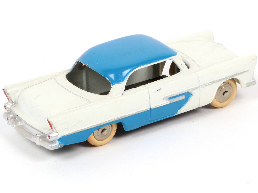 Lot 285 - DINKY TOYS (FRANCE) (1)