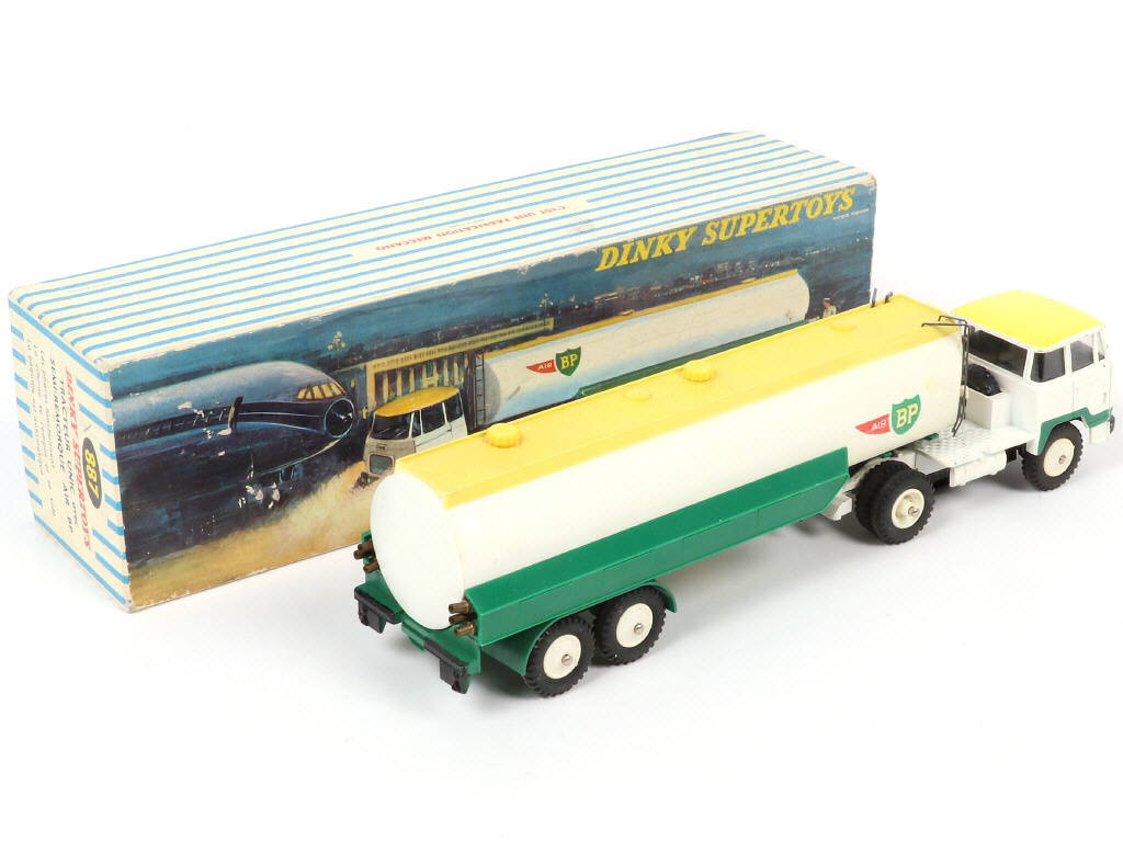 Lot 334 - DINKY TOYS (FRANCE) (1)