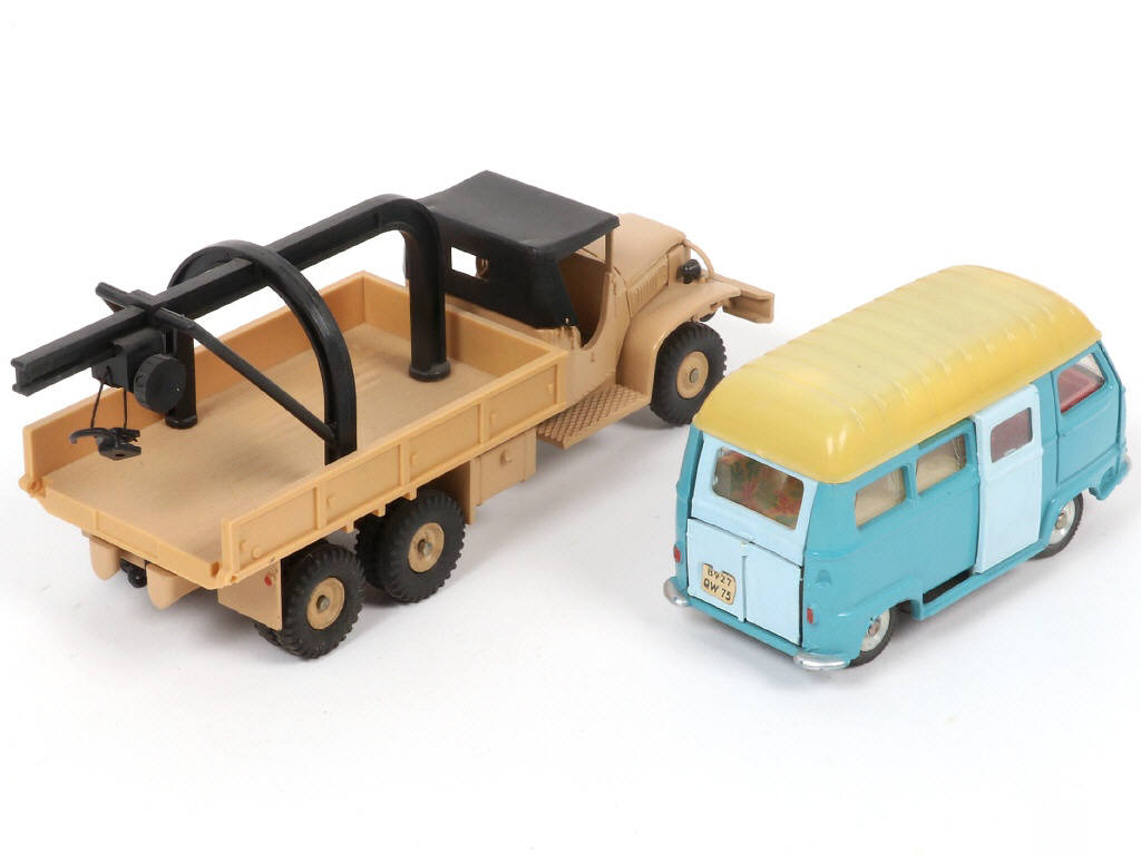 Lot 354 - DINKY TOYS (FRANCE) (2)