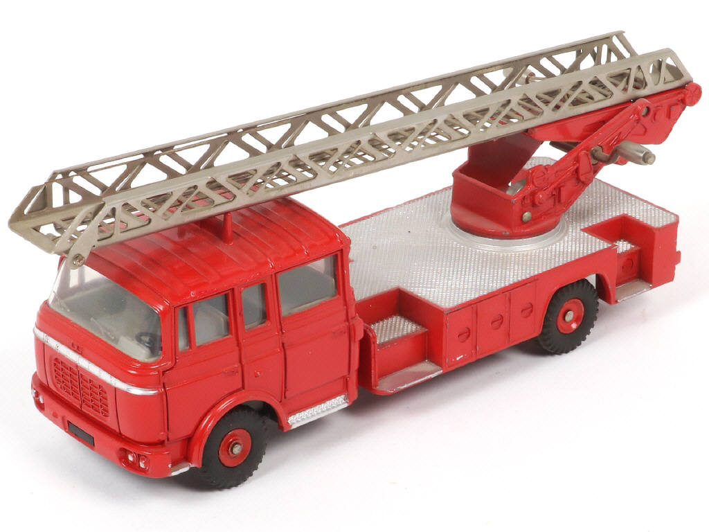 Lot 296 - DINKY TOYS (FRANCE) (1)