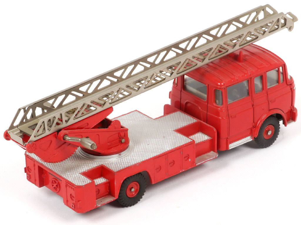 Lot 296 - DINKY TOYS (FRANCE) (1)