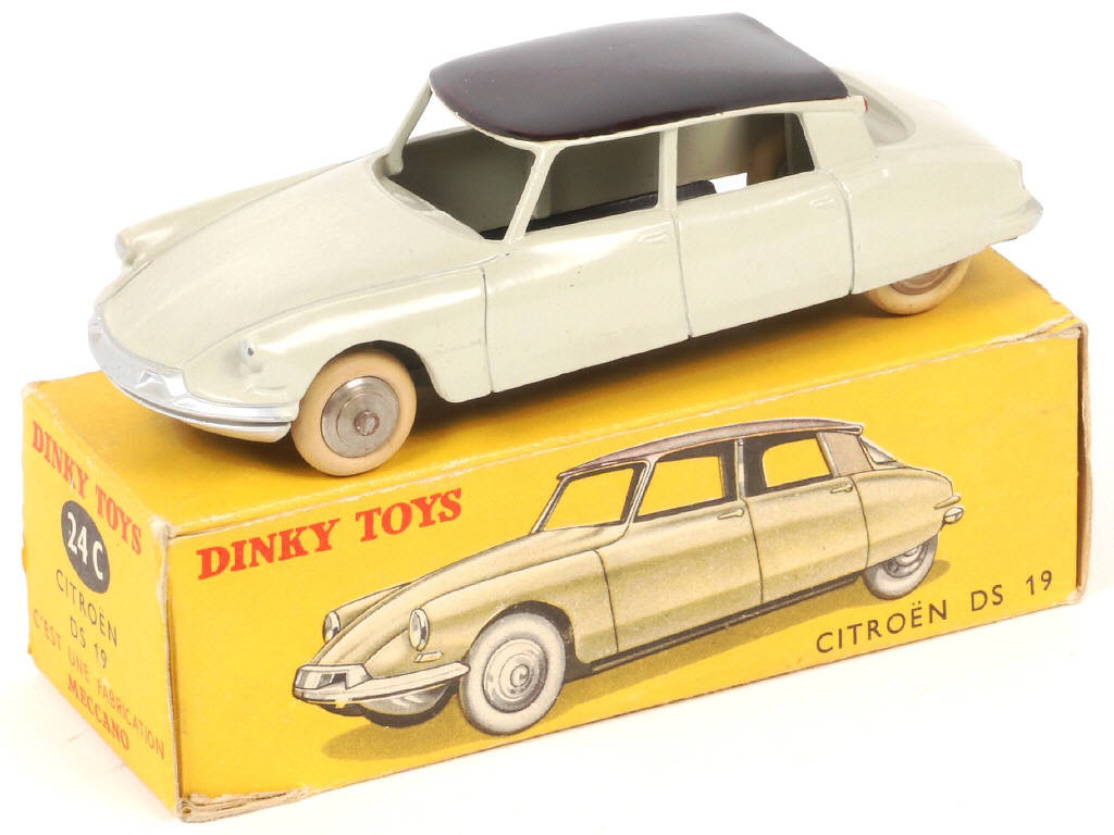 Lot 301 - DINKY TOYS (FRANCE) (1)