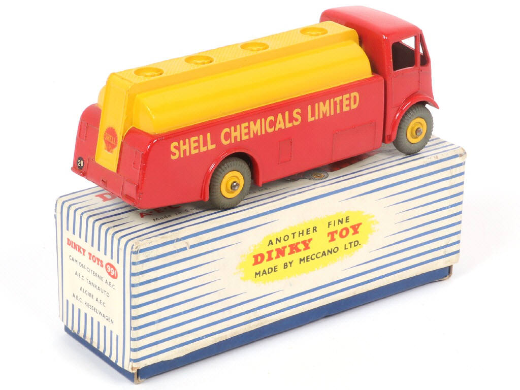 Lot 220 - DINKY TOYS (GB) (1)