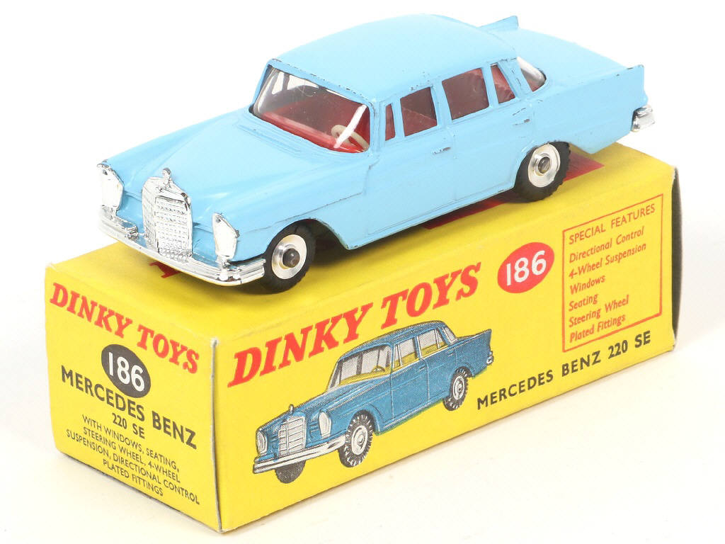 Lot 208 - DINKY TOYS (GB) (1)