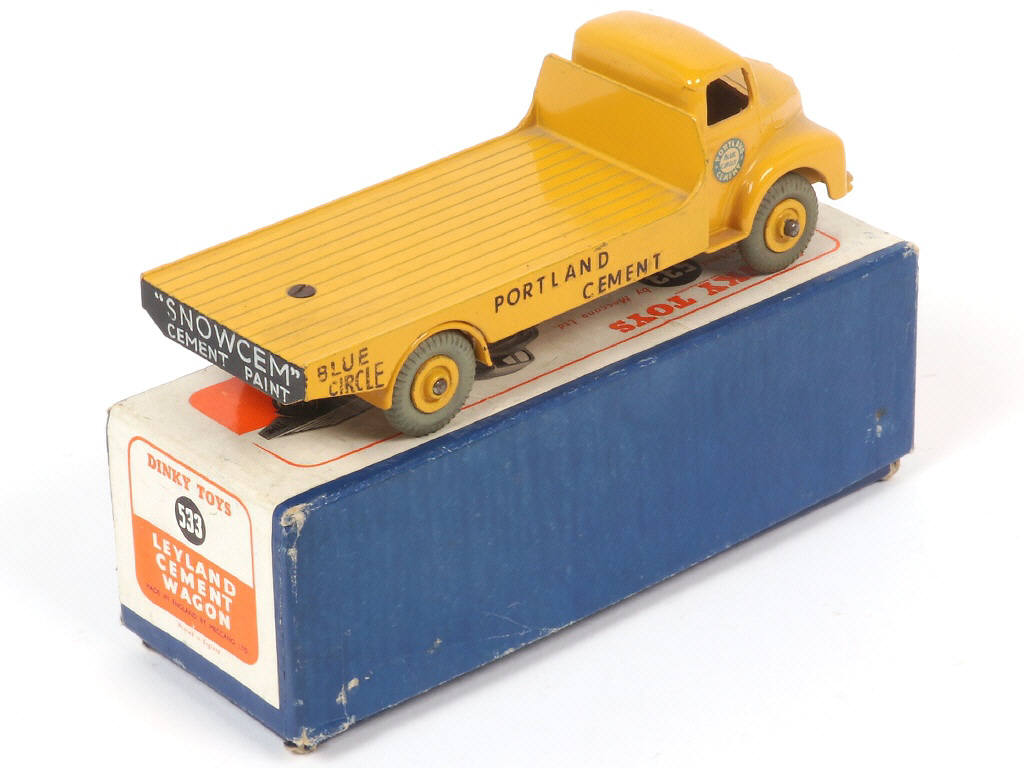 Lot 218 - DINKY TOYS (GB) (1)