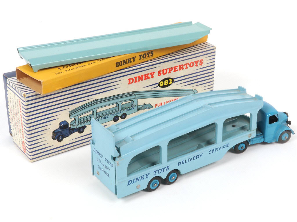 Lot 222 - DINKY TOYS (GB) (1)