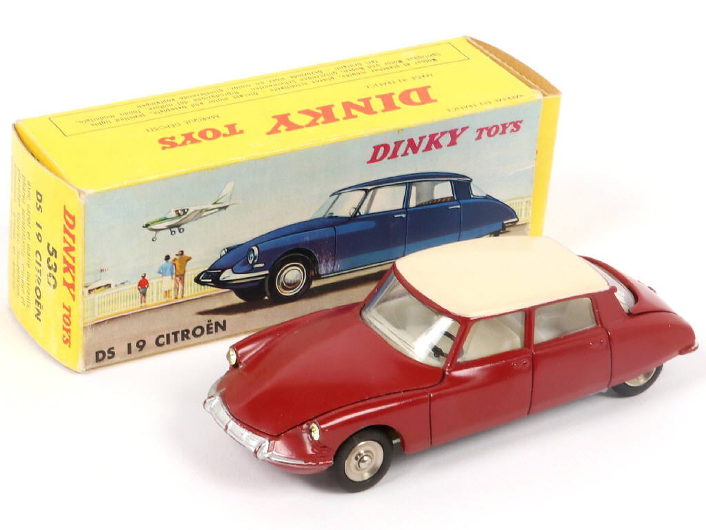 Lot 306 - DINKY TOYS (FRANCE) (1)