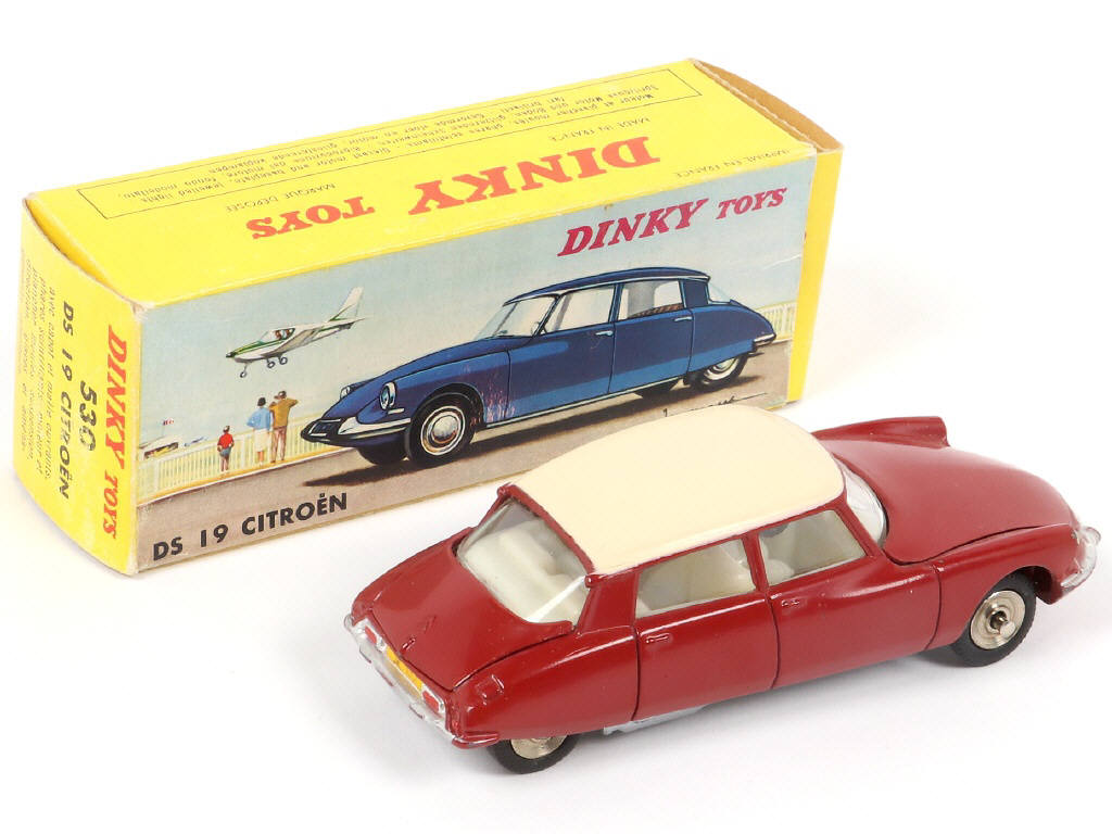 Lot 306 - DINKY TOYS (FRANCE) (1)