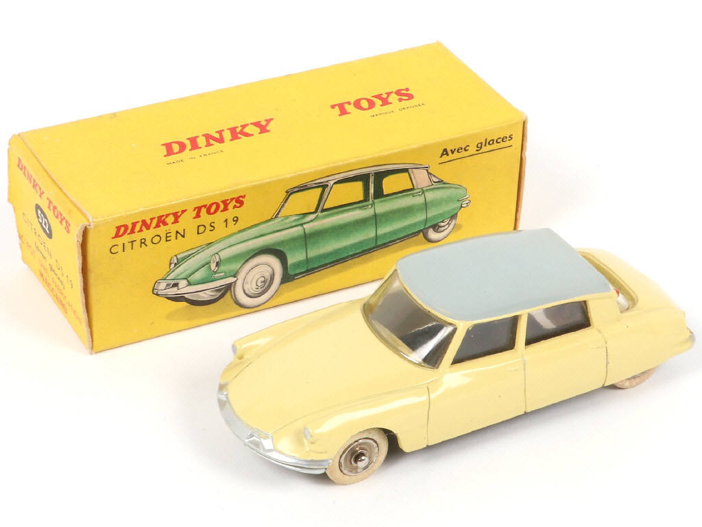 Lot 303 - DINKY TOYS (FRANCE) (1)