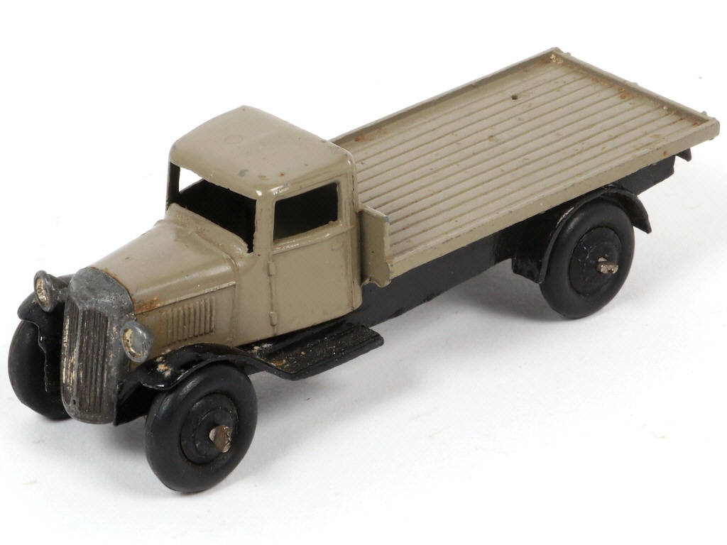 Lot 203 - DINKY TOYS (GB) (1)
