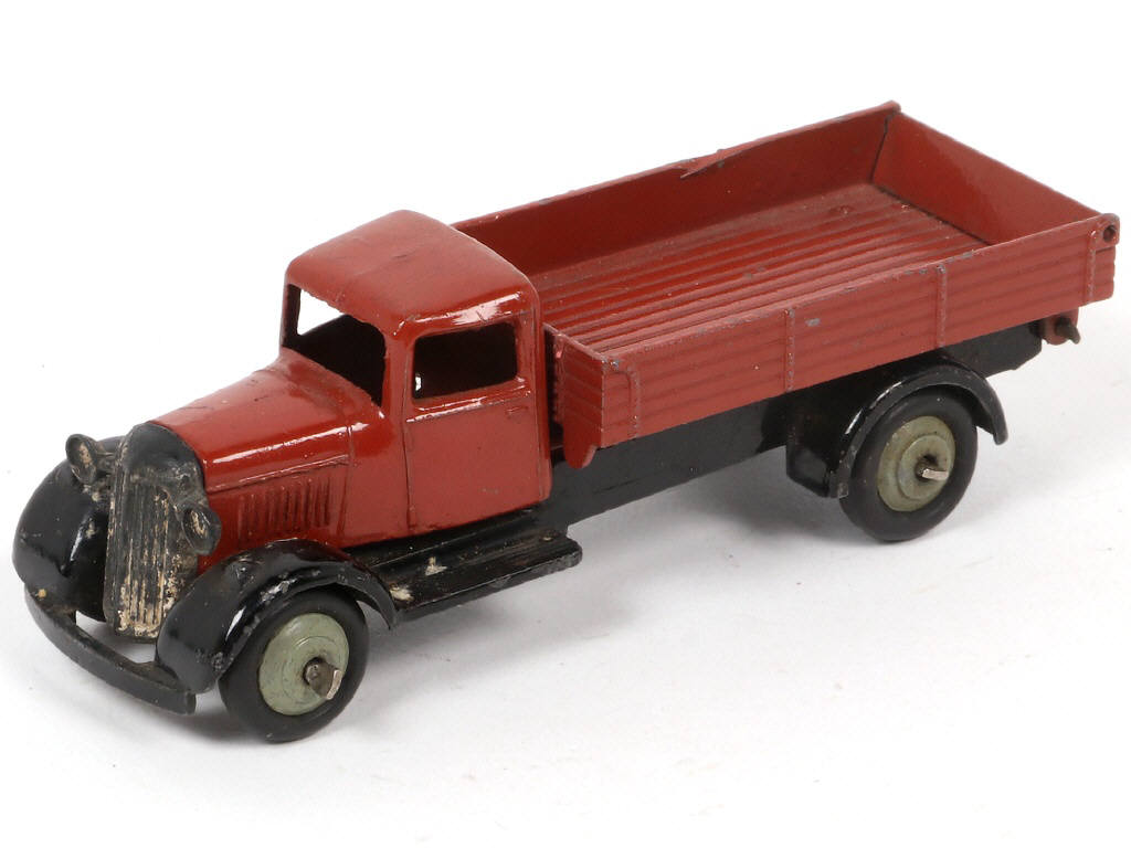 Lot 206 - DINKY TOYS (GB) (1)