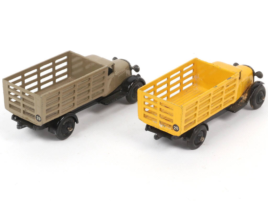 Lot 273 - DINKY TOYS (GB) (2)