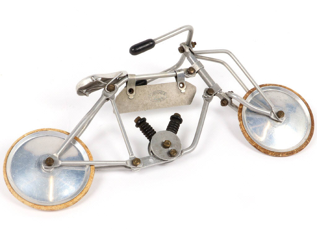 Lot 82 - AUTO-CYCLE (FRANCE) (1)