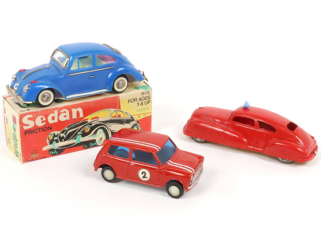 Lot 109 - DIVERS (3)