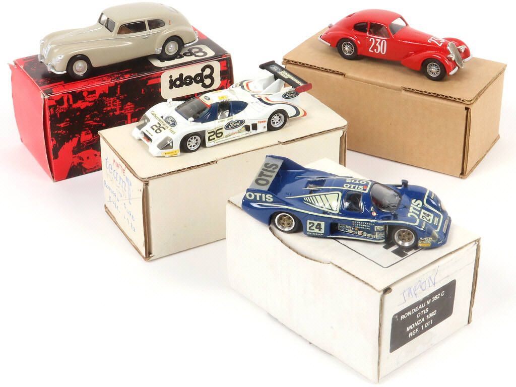 Lot 118 - DIVERS (4)