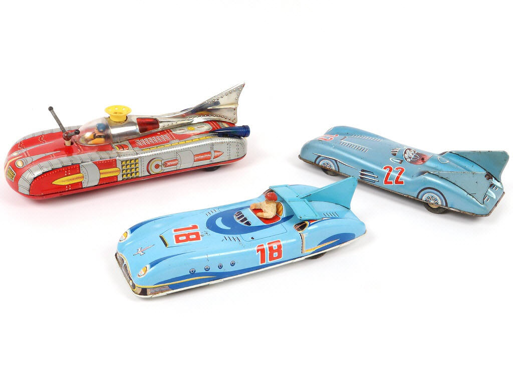 Lot 108 - DIVERS (3)