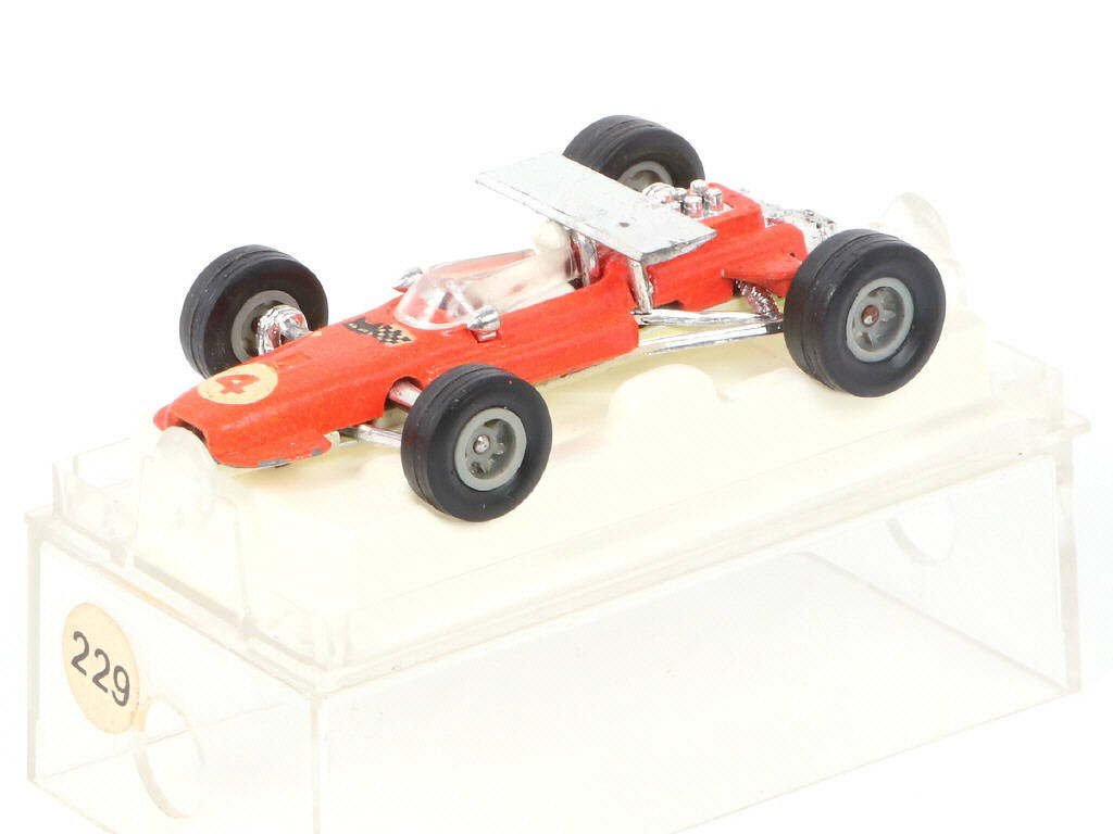 Lot 82 - MAJORETTE (FRANCE) (1)