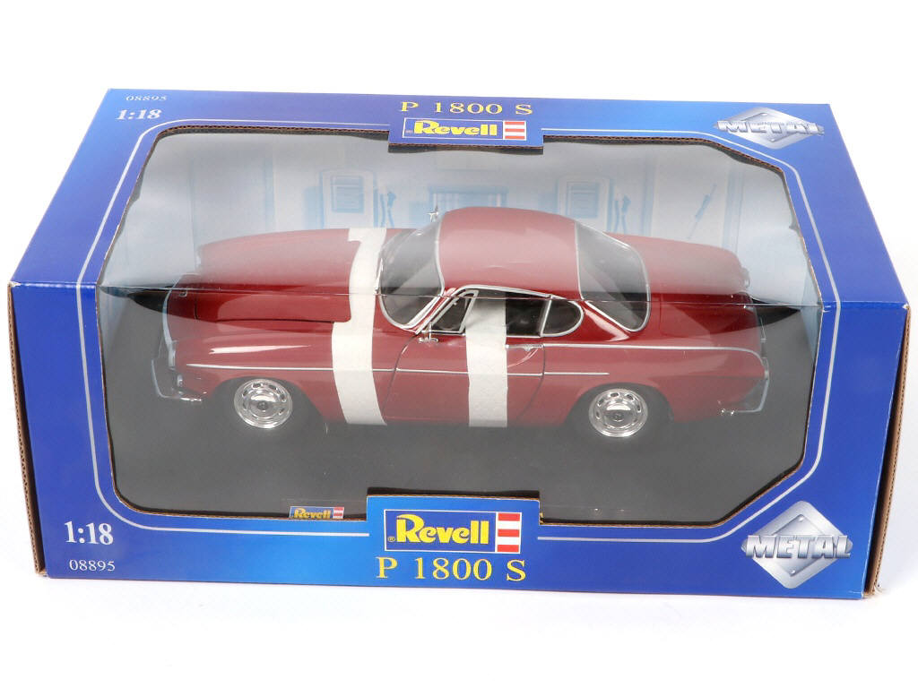 Lot 61 - REVELL (4)