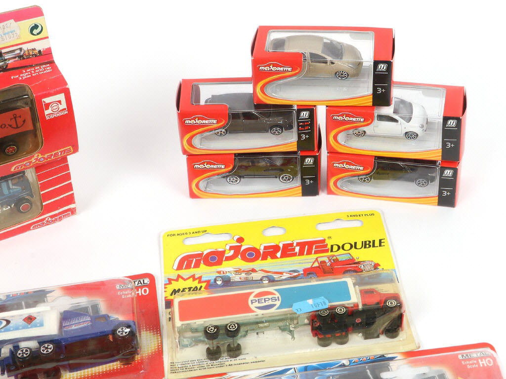 Lot 265 - MAJORETTE (FRANCE) (15)