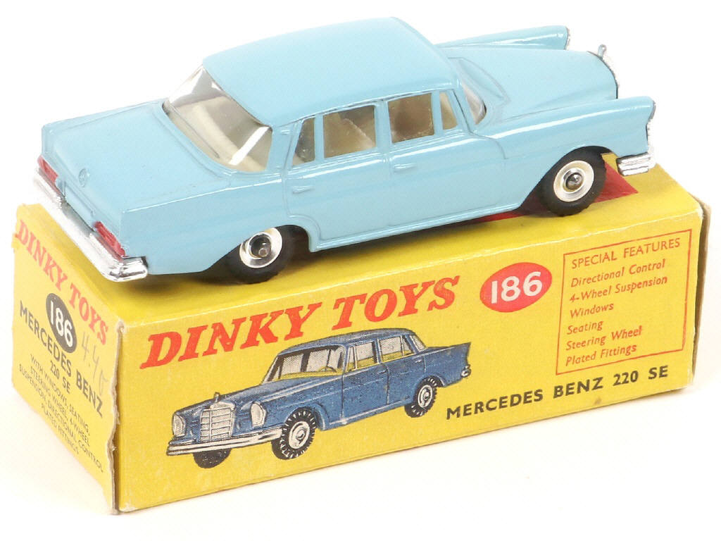 Lot 306 - DINKY TOYS (GB) (1)
