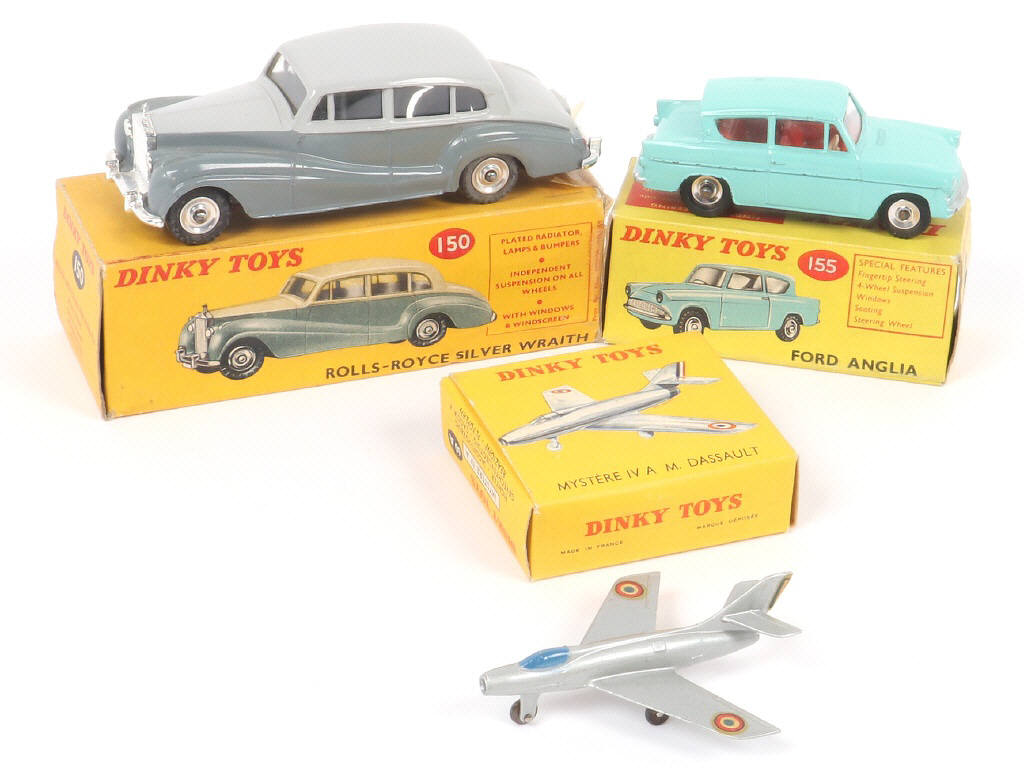 Lot 323 - DINKY TOYS (3)