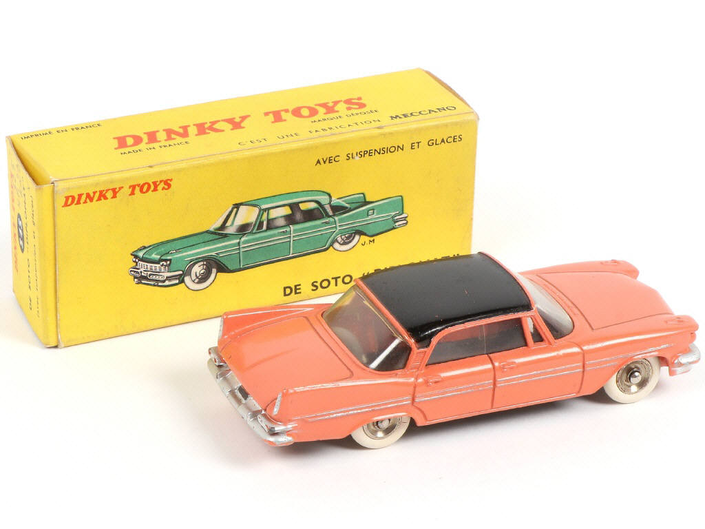 Lot 334 - DINKY TOYS (FRANCE) (1)