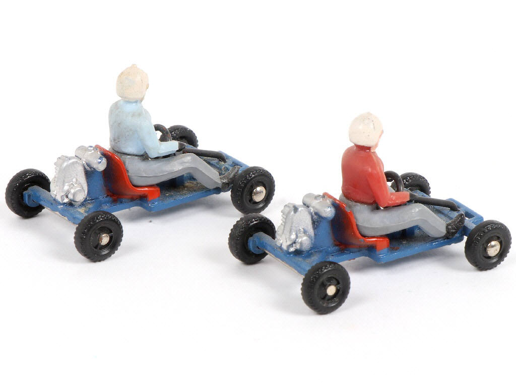 Lot 353 - DINKY TOYS (FRANCE) (1)