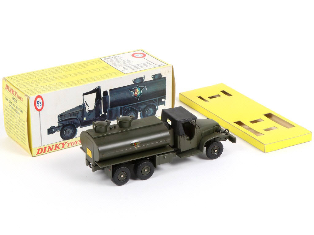 Lot 361 - DINKY TOYS (FRANCE) (1)