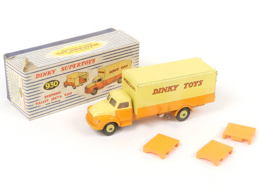 Lot 309 - DINKY TOYS (GB) (1)