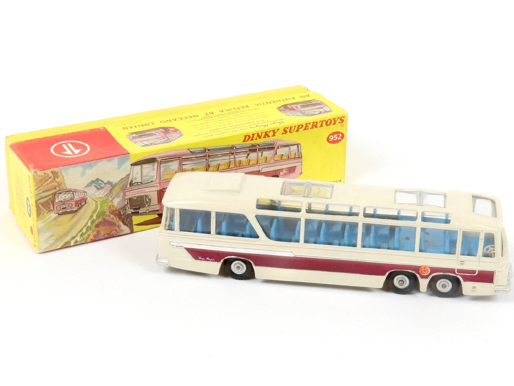 Lot 310 - DINKY TOYS (GB) (1)