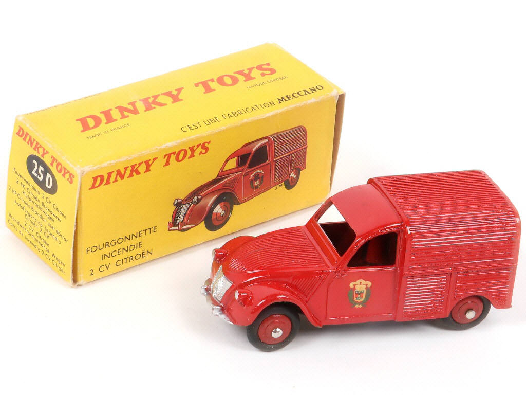 Lot 327 - DINKY TOYS (FRANCE) (1)