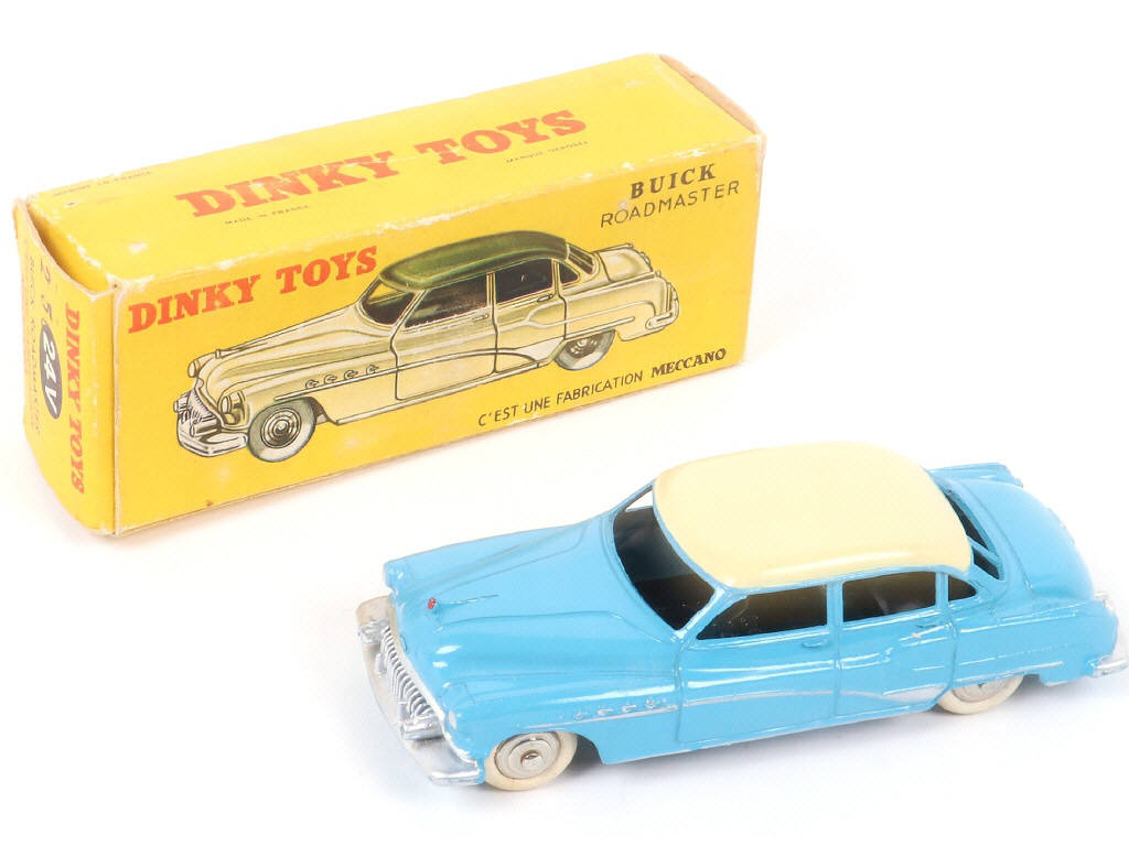 Lot 332 - DINKY TOYS (FRANCE) (1)