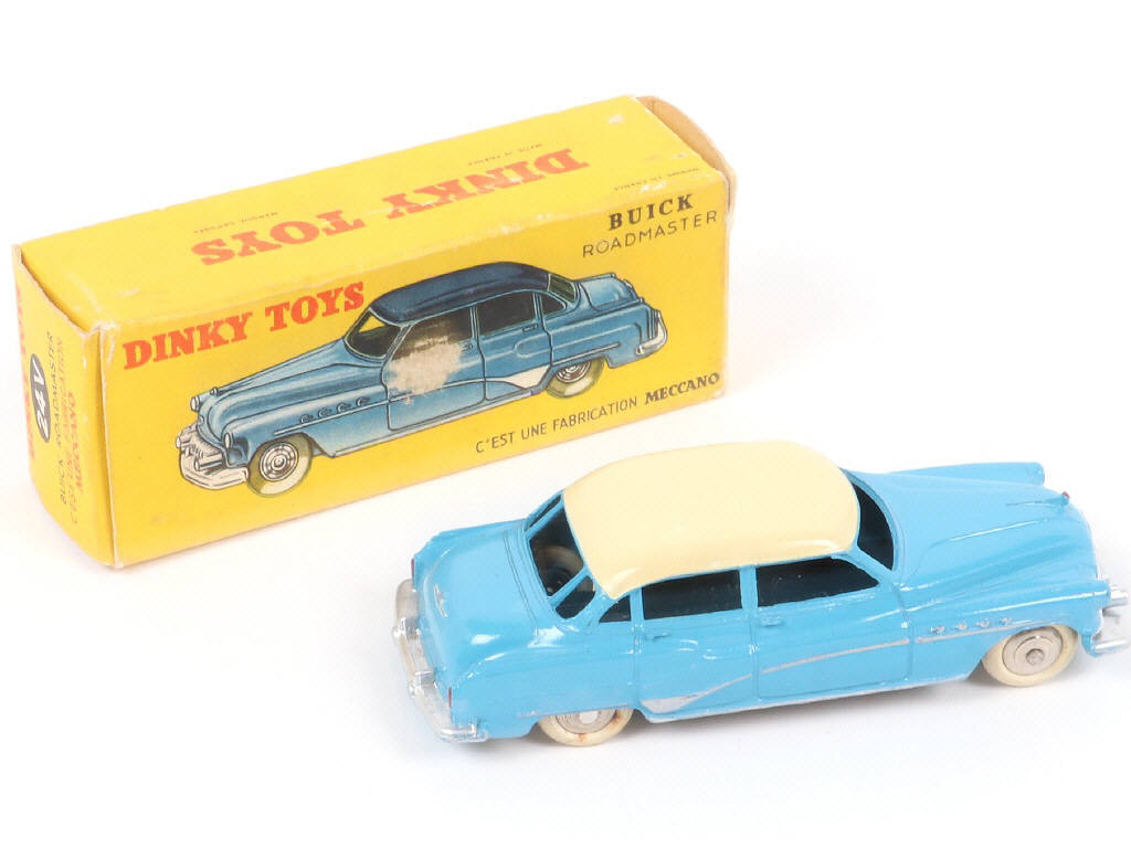 Lot 332 - DINKY TOYS (FRANCE) (1)